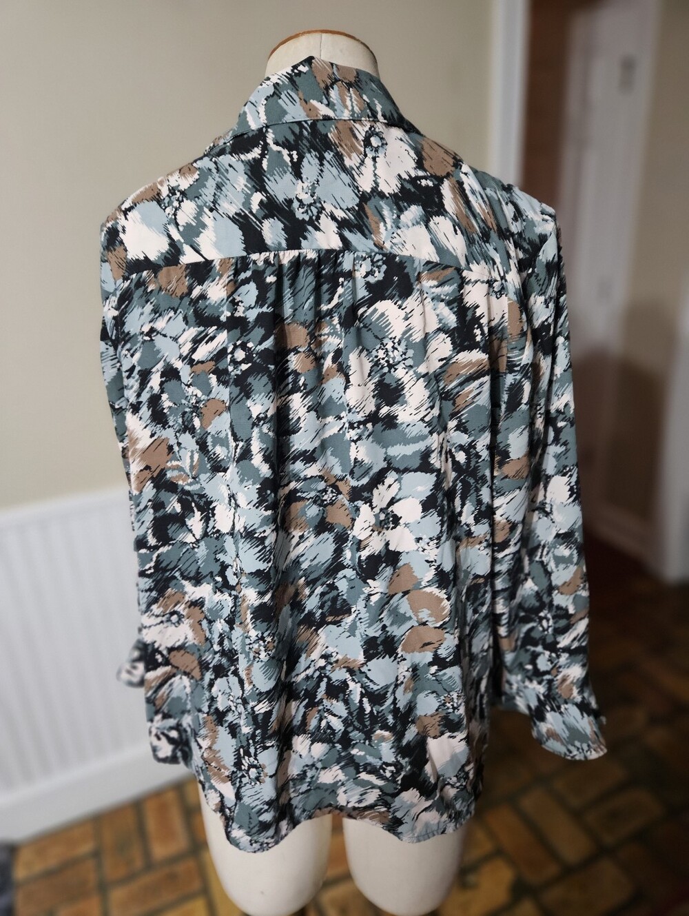 Covington Abstract Top XL - Picture 3 of 4